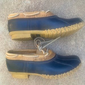 LL Bean Classic Rubber and Leather low duck boots / shoes. Navy/Tan Sz 7 GUC